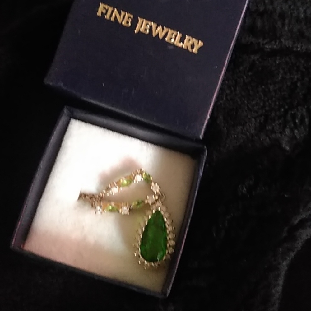 Quality teardrop Emerald necklace..